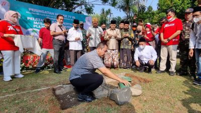 Walikota Semarang Hendrar Prihadi dalam acara peletakan batu pertama Masjid Baiturrahim Kota Semarang, Minggu (21/8/2022). RIFQI/LINGKAR.CO