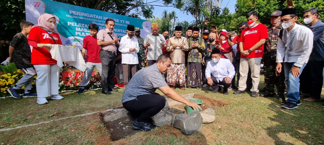 Walikota Semarang Hendrar Prihadi dalam acara peletakan batu pertama Masjid Baiturrahim Kota Semarang, Minggu (21/8/2022). RIFQI/LINGKAR.CO