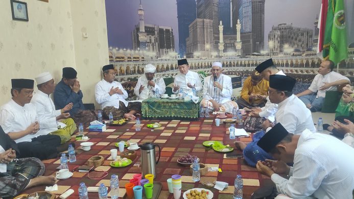 Ketua Umum DPP PPP Suharso Monoarfa ke Jawa Timur disempatkan bertemu dengan para Habib dan Kyai di Pondok Pesantren Al Tauhid Sidoresmo Surabaya. Sabtu (27/8/2022)/LINGKAR.CO/MUHAMMAD IDRIS