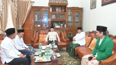 Ketua Umum PPP Suharso Monoarfa bersilaturahmi dengan Ketua Majelis Syariah PPP KH. Mustofa Aqil di Cirebon, Minggu (28/8/2022)/LINGKAR.CO