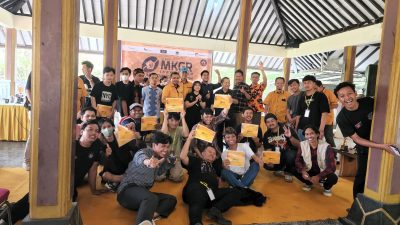 Foto bersama peserta dan dewan juri bersama Wakil Ketua DPRD Jawa Tengah, Ferry Wawan Cahyono/LINGKAR.CO