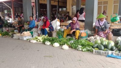 Suasana Pasar Rakyat Sidomakmur/LINGKAR.CO/LILIK YULIANTORO