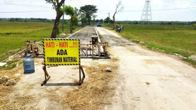 Kondisi Jalan Penghubung di Kabupaten Blora yang Rusak/ LINGKAR.CO/Lilik Yuliantoro