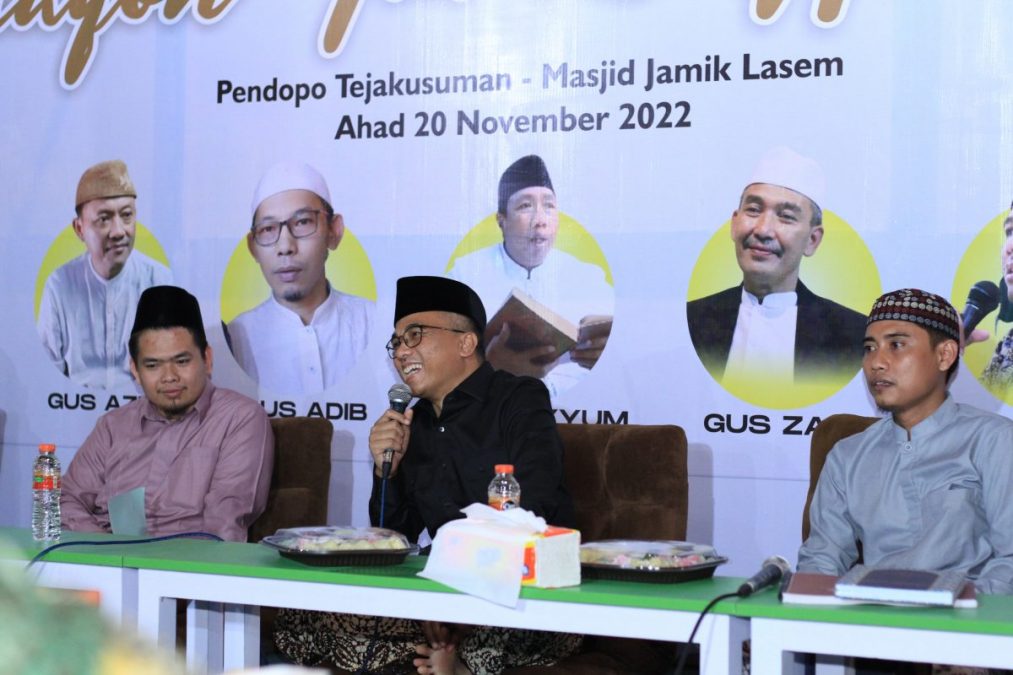 Arwani Thomafi sebagai keynote speaker dalam acara Halaqah Pegiat Turats Nusantara di Masjid Jami Lasem, Minggu (20/11/2022)/LINGKAR.CO/Akid Aunulhaq