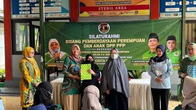 Wasekjend DPP PPP Chairunnisa Yusuf saat memberikan tali kasih kepada Lapas Perempuan Kelas IIA Jakarta, Rabu (28/12/2022). IDRIS/LINGKAR.CO