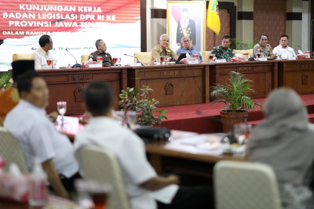 Gubernur Jawa Tengah Ganjar Pranowo mendorong sosialisasi Program Legislasi Nasional (Prolegnas) lebih masif dan memaksimalkan seluruh media. Selain itu, lebih jelas dalam menampilkan konten Prolegnas.