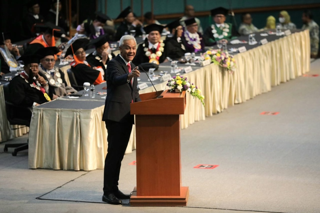 Ganjar menyebut, saat ini ada 10 negara dengan tingkat inflasi yang gila-gilaan, terdapat 5 yang lebih dari 100 persen. Bahkan Eropa, yang selama ini dianggap sebagai kiblatnya kemajuan dan pengetahuan, tidak mampu menghindar dari ancaman resesi.
