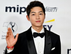 Gegerkan Dunia Maya, Song Jong-Ki Umumkan Menikah dengan Katy Louise