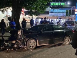 Dibawa anak SMA Mobil Dinas DPRD Jambi Tabrakan, Penumpang Tak Berbusana