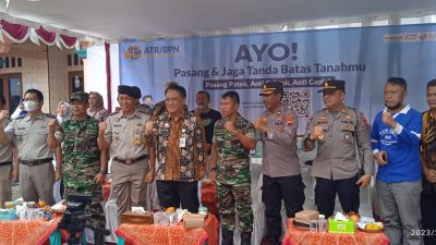 sekda Komang gede Irawadi bersama kepala pertanahan Blora lakukan penandatanganan nota kesepakatan bersama/LINGKAR.CO/Lilik Yuliantoro