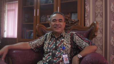Kepala Disdik Kabupaten Blora Aunur Rofiq beri keterangan saat ditemui di kantornya beberapa waktu lalu/LINGKAR.CO/Lilik Yuliantoro