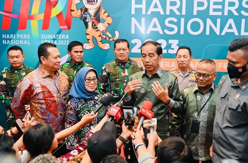 Presiden Jokowi, diwawancarai wartawan pada Peringatan HPN 2023 di Kabupaten Deli Serdang, Sumatera Utara, Kamis (9/2/2023). Foto: BPMI Setpres