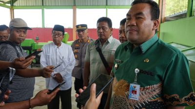 Bupati Kabupaten Blora, Arief Rohman seteloah meresmikan Bank Sampah di Desa Tambahrejo, Kecamatan Blora Kota, kabupaten Blora, Selasa (21/2/2023)/ foto : Lilik Yuliantoro
