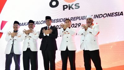 Foto bersama Presiden PKS, Ahmad Syaikhu, Anies Baswedan, dan para petinggi PKS, usai deklarasi bakal Capres 2024, Kamis (23/2/2023). Foto: Dok. PKS