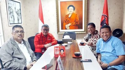 Pertemuan Ketua Majelis Pertimbangan PPP, Muhammad Romahurmuziy, dengan Sekjen PDIP, Hasto Kristiyanto, di kantor PDIP, Rabu (1/3/2023). Foto: Instagram