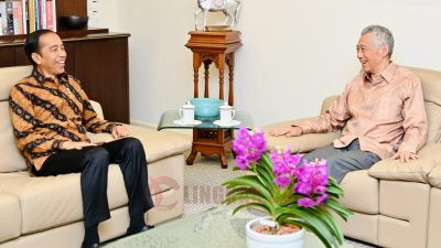 Presiden RI, Joko Widodo saat melakukan pertemuan bilateral dengan Perdana Menteri (PM) Singapura, Lee Hsien Loong, pada Kamis (16/03/2023), di Istana Kepresidenan Singapura. Foto: sekretaris kabinet
