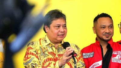 Ketua Umum Partai Golkar, Airlangga Hartarto, saat menyampaikan keterangan pers usai bertemu jajaran PSI di Kantor DPP Golkar, Jakarta, Rabu (12/4/2023). FOTO: Dok. Golkar
