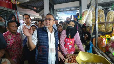 Menteri Perdagangan, Zulkifli Hasan, di Pasar Peterongan, Semarang, Jawa Tengah, Minggu (9/4/2023).