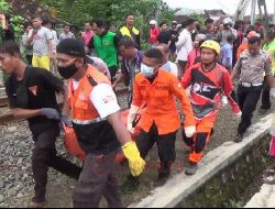 Terobos Palang Pintu Kereta Api, Dua Pelajar di Kendal MD