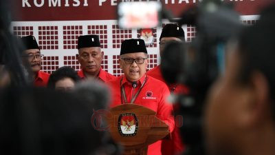 Sekjen PDIP, Hasto Kristiyanto, saat jumpa pers usai menyerahkan berkas pendaftaran caleg di KPU RI, Kamis (11/5/2023). FOTO: Dok. PDIP