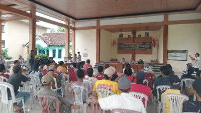Mediasi warga Desa Langse, Kecamatan Margorejo, Kabupaten Pati dengan pemerintah desa setempat, Selasa (23/1/2024). Miftahus Salam/Lingkar
