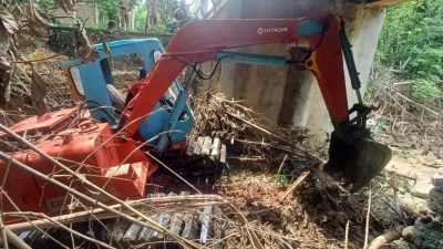 Pemberian sampah di bawah jembatan di Dukuh Rumasan, Desa Mangunrekso, Kecamatan Tambakromo, Kabupaten Pati. Miftahus Salam/Lingkar.co