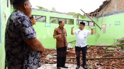 Kondisi SDN 6 Hadipolo yang atapnya ambruk. Foto: Dokumentasi.