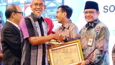 Pemkab Kudus menerima penghargaan dalam kategori Kabupaten/Kota KIPP Jateng 2023. Foto: Dokumentasi.