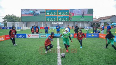 Pertandingan sepak bola putri MilkLife Soccer Challenge-Kudus Series 1 2024. Foto: Dokumentasi.