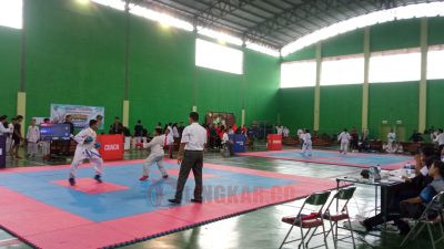 Pertandingan Popda Karate di GOR Lapangan Indoor Wergu Wetan Kudus, Kamis (7/3/2024). Foto: Istimewa.