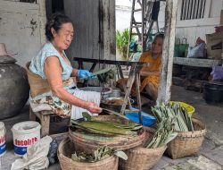 Momen Upacara Bakcang, Pembuat Bakcang dan Kwecang di Rembang Kebanjiran Orderan