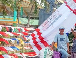 Dinamika Pedagang Bendera Musiman Bertahan Dari Gempuran Pasar Online