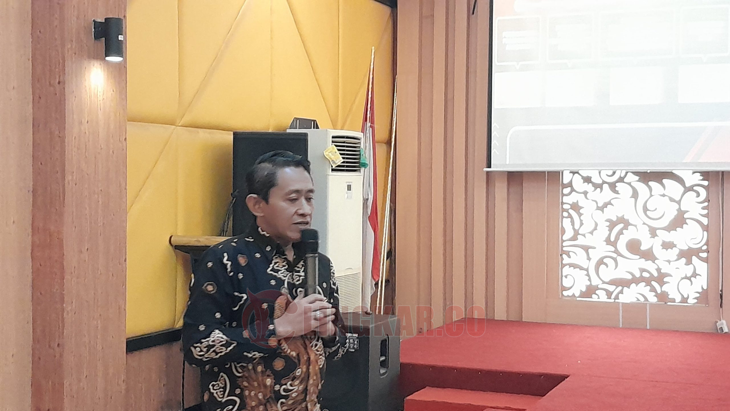 Komisioner KPU Grobogan Ngatiman dalam Sosialisasi Tahapan Penyelenggaraan Pilkada Serentak 2024 di Hotel 21 Purwodadi, Senin (8/7/2024). Foto: Istimewa.