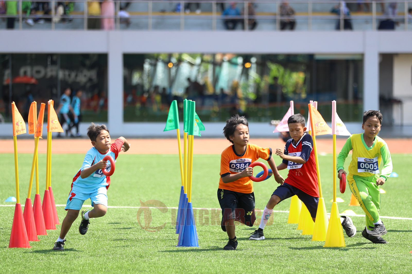Peserta saat mengikuti salah satu cabang olahraga atletik dalam gelaran Athletics Challenge 2024 yang diadakan di Supersoccer Arena, Rendeng, Kudus, Rabu (10/7/2024). Foto: Istimewa.