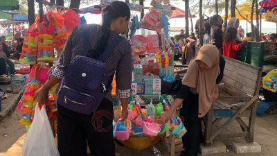 Desa Punjulharjo memberikan modal usaha kepada disabilitas untuk digunakan sebagai modal usaha. Foto: Humas for Lingkar.co
