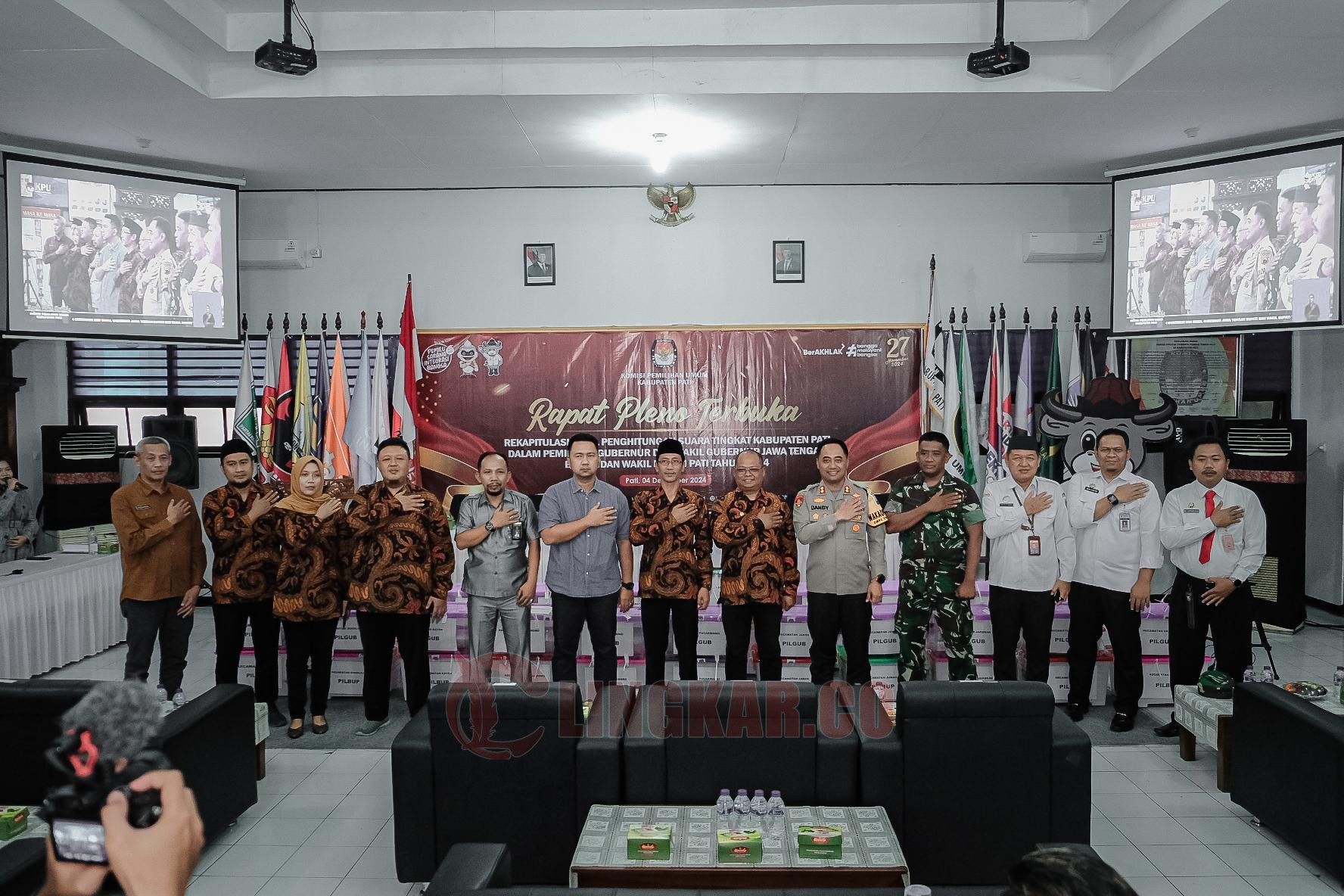 Pembukaan rapat pleno rekapitulasi suara tingkat kabupaten dalam Pemilihan Kepala Daerah (Pilkada) 2024, Rabu (4/12/2024). Foto: Miftahus Salam/Lingkar.co
