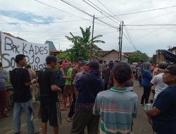 Ratusan Warga Dengkek Pati Geruduk Kantor Desa, Desak Pemerintahan Desa Diaudit