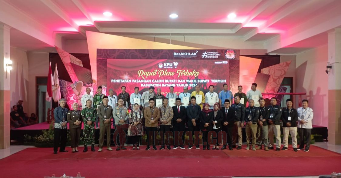 Rapat Pleno Terbuka Penetapan Bupati dan Wakil Bupati Terpilih Kabupaten Batang M. Faiz Kurniawan-Suyono di Ballroom Hotel Dewi Ratih Kabupaten Batang/Lingkar.co