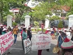 Petani Pundenrejo Demo DPRD Pati, Tagih Janji Bantu Kembalikan Tanah Nenek Moyang
