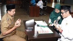 Bupati Dony Bayar Zakat Sekaligus Silaturahmi dengan Alim Ulama