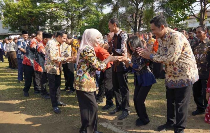 Bupati Kendal, Dyah Kartika Permanasari hadiri Halal Bihalal di Alun-alun Kendal. (dok Istimewa)