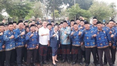 Wali Kota Semarang, Agustina Wilujeng Pramestuti bersama PPPK yang baru saja dilantik. (dok Pemkot Semarang)