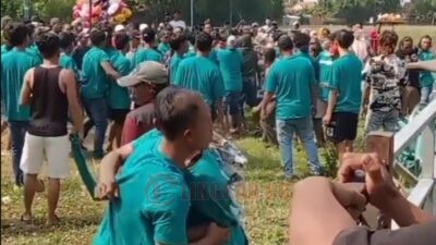 Potongan video pengeroyokan di Orkes Dangdut Sambilawang Pati. Foto: Istimewa.