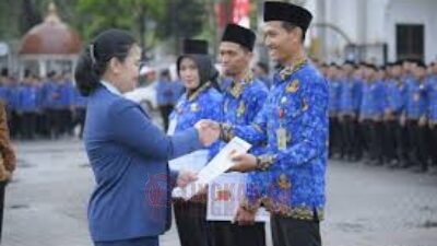 Wali Kota Semarang, Agustina Wilujeng Pramestuti resmi lantik 2.324 Pegawai Pemerintah dengan Perjanjian Kerja (PPPK) dan 4 pejabat fungsional. (dok Pemkot Semarang)