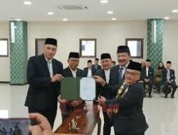 Resmi Dilantik, Prof Helmy Purwanto Jadi Rektor Termuda Unwahas