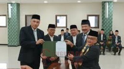 Resmi Dilantik, Prof Helmy Purwanto Jadi Rektor Termuda Unwahas