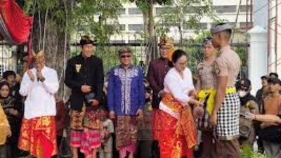 Pembukaan Pawai ogoh - ogoh di depan Balai Kota Semarang. (dok Alan Henry)