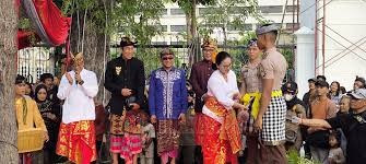 Pembukaan Pawai ogoh - ogoh di depan Balai Kota Semarang. (dok Alan Henry)