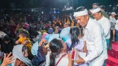 MOMENTUM: Dedi Mulyadi saat menghadiri acara hiburan rakyat yang berada di Depok Open Space, pada Jumat (25/4/2025). (Foto: Istimewa)