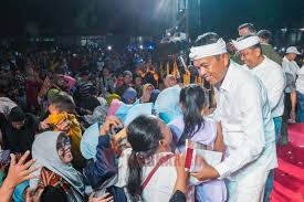 MOMENTUM: Dedi Mulyadi saat menghadiri acara hiburan rakyat yang berada di Depok Open Space, pada Jumat (25/4/2025). (Foto: Istimewa)